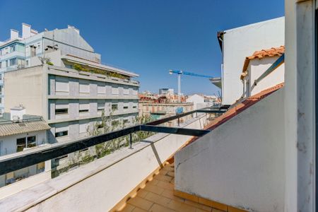 T2 com 3 terraços e um lugar de garagem, nas Avenidas Novas, para arrendamento - Photo 4