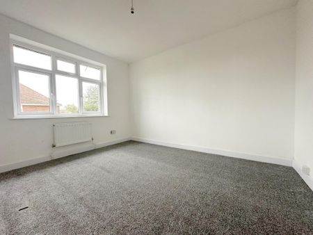 Semi Detached House - Photo 4