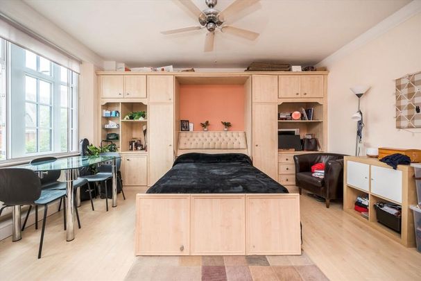 Studio to rent - Photo 1