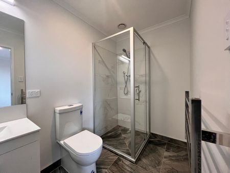 Easy access to the Northern & Southern Motorway - Photo 4