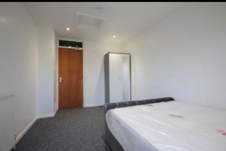 Room in a Shared House, Daley Close, B1 - Photo 3