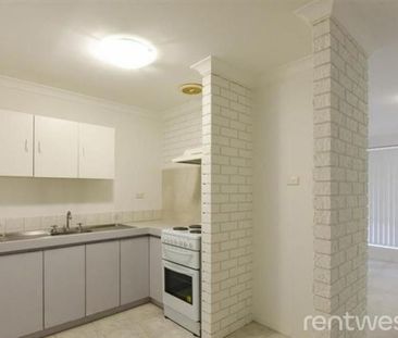COMFORT, CONVENIENCE & LOCATION! - Photo 5