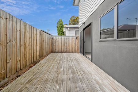 Contemporary Townhouse - Two Bedrooms, Two Bathrooms - Photo 5