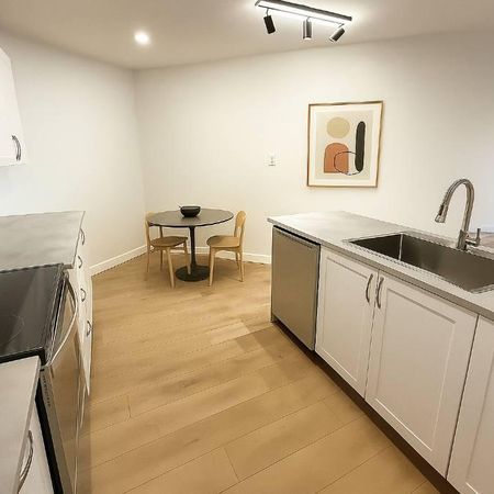 4 1/2 Condo rénové à louer près du boulevard St-Jean, dans l'ouest de l'île - Photo 3