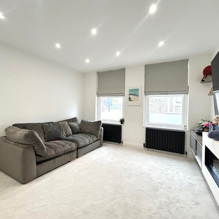 Hammersmith Bridge Road, Hammersmith, W6, London - Photo 1