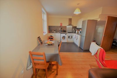 2 bedroom Flat in 1 Low Close Street, Leeds - Photo 1