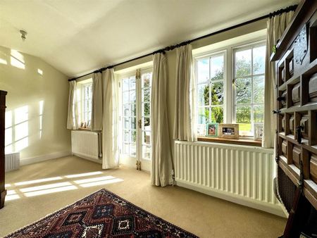 4 bedroom semi-detached house to rent - Photo 2