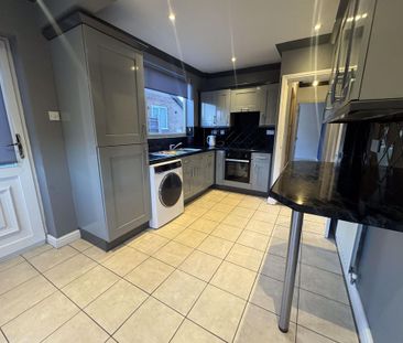 4 bedroom bungalow to rent - Photo 1