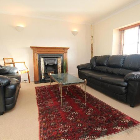 A furnished property in a great location offering easy access to access links into the City. - Photo 4