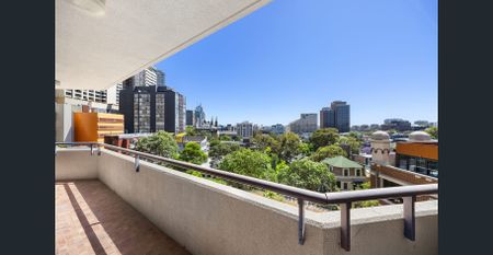 Modern unfurnished apartment with balcony & parking - Photo 4