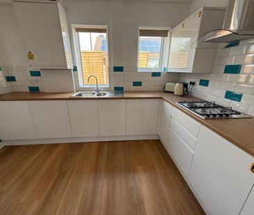 1 bedroom in a house share to rent - Photo 4
