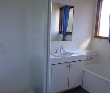 3 Hirst Place, Giralang ACT 2617 - House For Rent | Domain - Photo 6