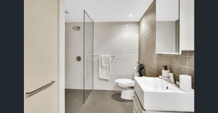 Stylish Loft Apartment in Iconic Biscuit Factory Conversion - Photo 4