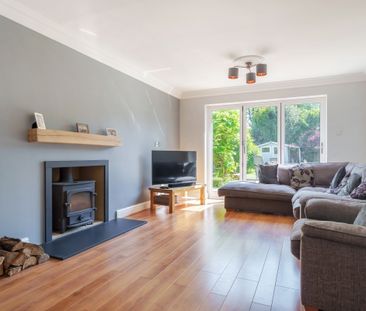 5 bedroom detached house to rent - Photo 2