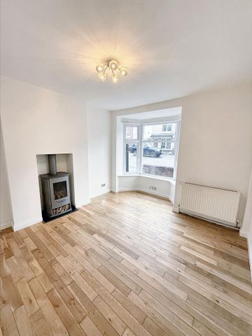 4 bedroom semi-detached house to rent - Photo 2