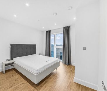 3 bedroom flat to rent - Photo 4