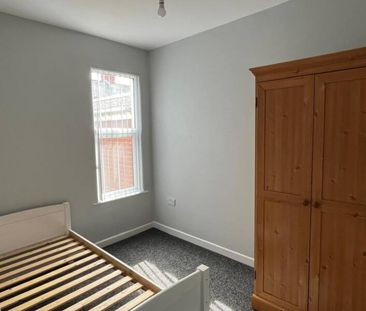 Partly Furnished 2 Bedroom Mid Terrace - Photo 2