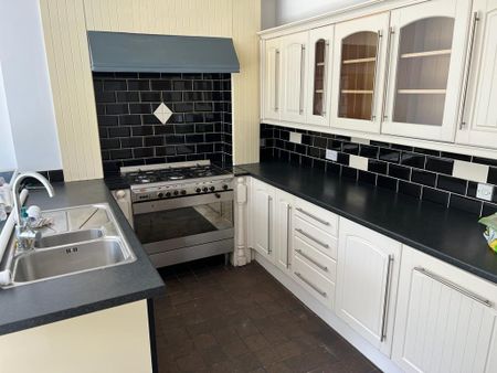 4 bedroom detached house to rent - Photo 3