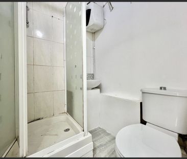 Studio Flat, Romford Road, E7 - Photo 3