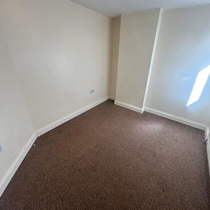 Room in a Shared House, Beulah Road, CR7 - Photo 1