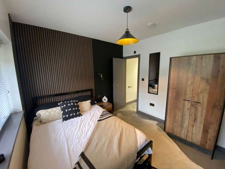 Modern Double Room in Shared House Room 2 - Photo 4