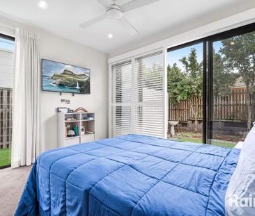 Located in a small private complex - Photo 4