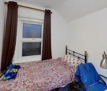 4 bedroom semi-detached house to rent - Photo 2