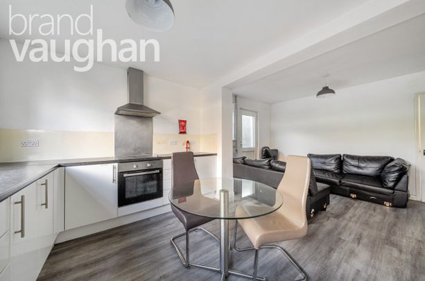 6 bedroom house to rent - Photo 1