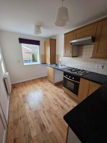 2 bedroom semi-detached house to rent - Photo 4