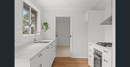 This beautifully renovated 3-bedroom brick home - Photo 5