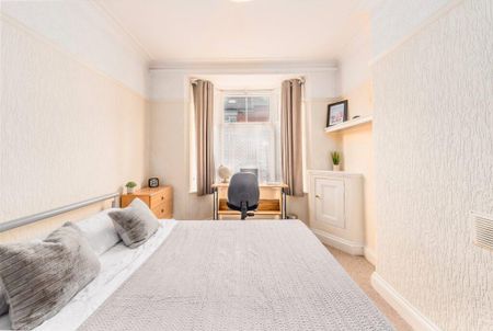 4 bedroom terraced house to rent - Photo 4