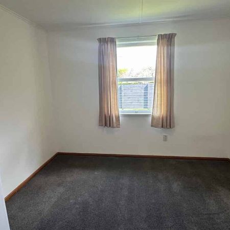 Charming Three-Bedroom Home with Single Garage - Photo 4