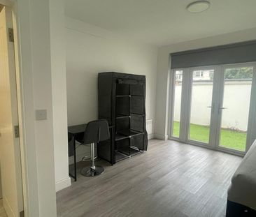 Room in a Shared House, Greyhound Hill, NW4 - Photo 2
