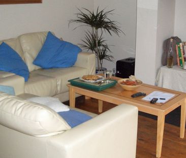 2 Bedroom Terraced House - Photo 2