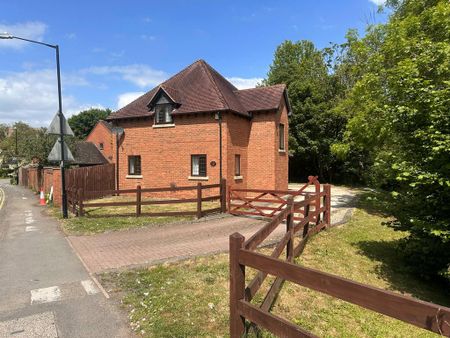 3 bedroom detached house to rent - Photo 4