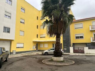 Apartment 3 bedrooms for rent Bucelas Loures - furnished, equipped, parking lot, 3rd floor - Photo 1