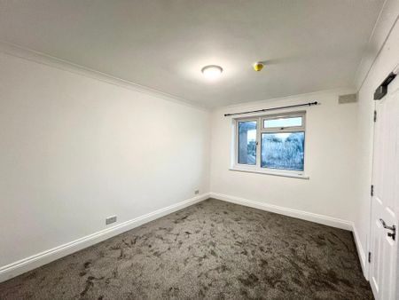 6 bedroom semi-detached house to rent - Photo 2