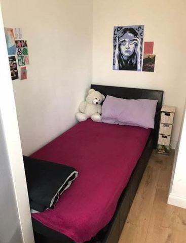 Room in a Shared Flat, Barons Court, NW9 - Photo 2