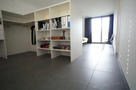 Helle moderne Wohnung - Photo 2