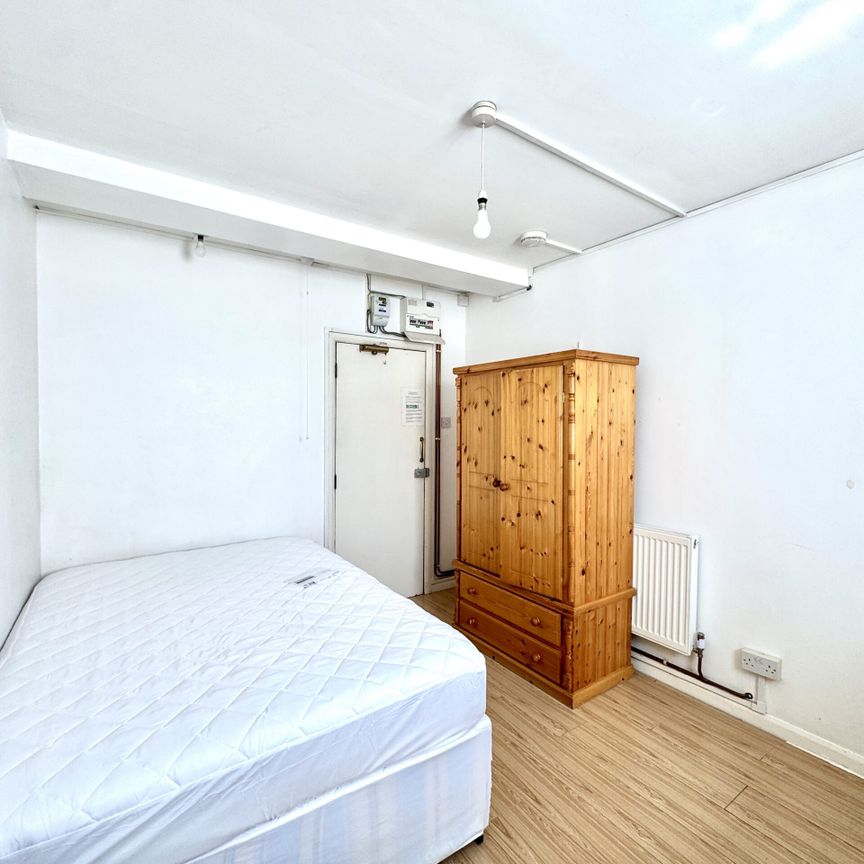 Holloway Road, Islington, London, N7 - Photo 1