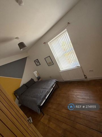 1 bedroom in a house share to rent - Photo 3