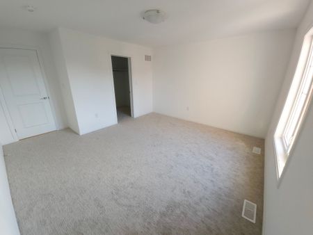 For Lease - 180 Bur Oak Drive, Thorold, Ontario - Photo 4