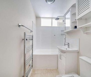 Hanger View Way, West Acton, W3 - Photo 1