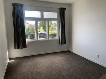 Renovated three bedroom home - Photo 2