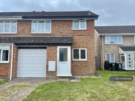 3 bedroom semi-detached house to rent - Photo 5