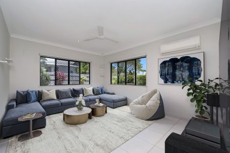 Modern Family Home in a Quiet Court - Photo 2