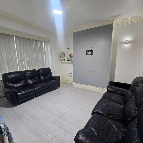 Washington Street, Bradford, BD8 - Photo 1