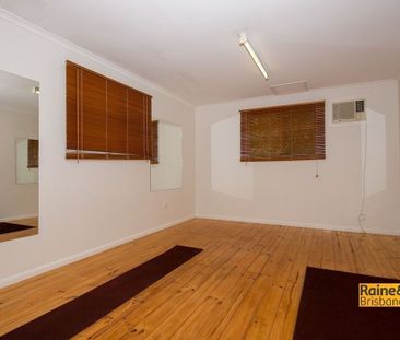 SPACIOUS 3 BEDROOM HOUSE + FUNCTIONAL RUMPUS/ SHED - Photo 1