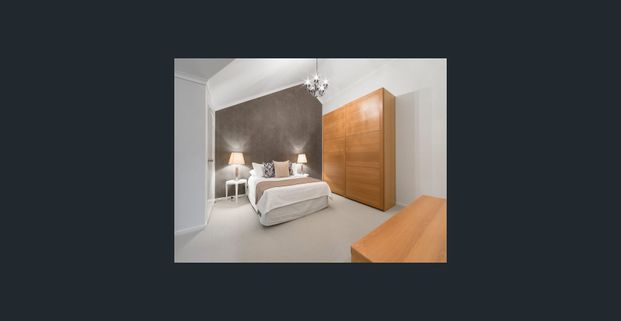 Light-Filled, Stylish & Low-Maintenance Living in the Heart of Kew - Photo 1