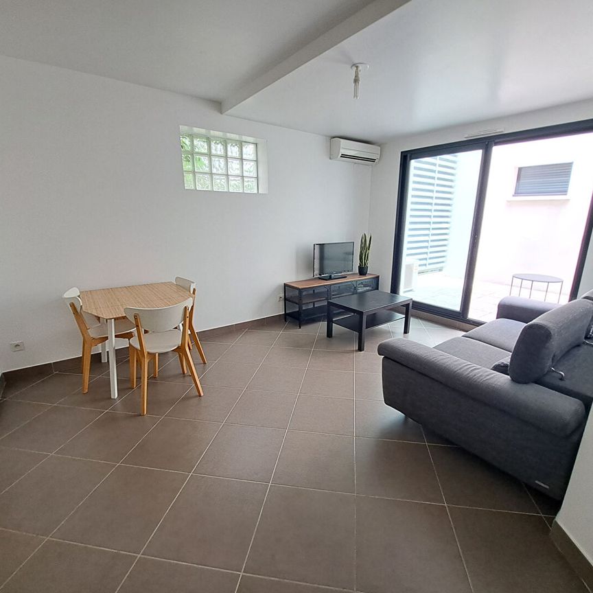 Appartement Villeneuve Les Avignon 2 pièce(s) 42.68 m2 - Terrasse - Place de parking, - Photo 1